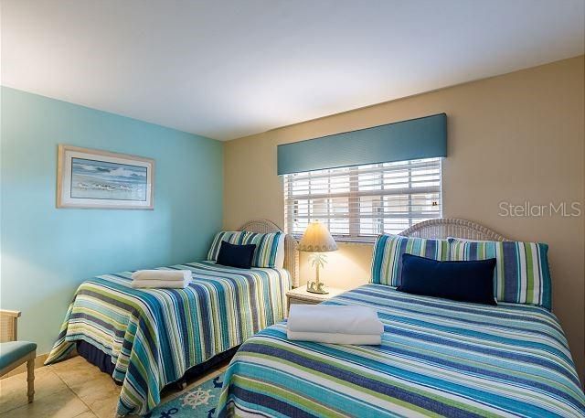 For Sale: $869,000 (2 beds, 2 baths, 1268 Square Feet)