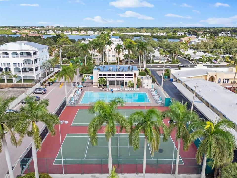 For Sale: $869,000 (2 beds, 2 baths, 1268 Square Feet)