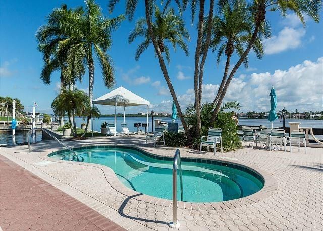 For Sale: $869,000 (2 beds, 2 baths, 1268 Square Feet)