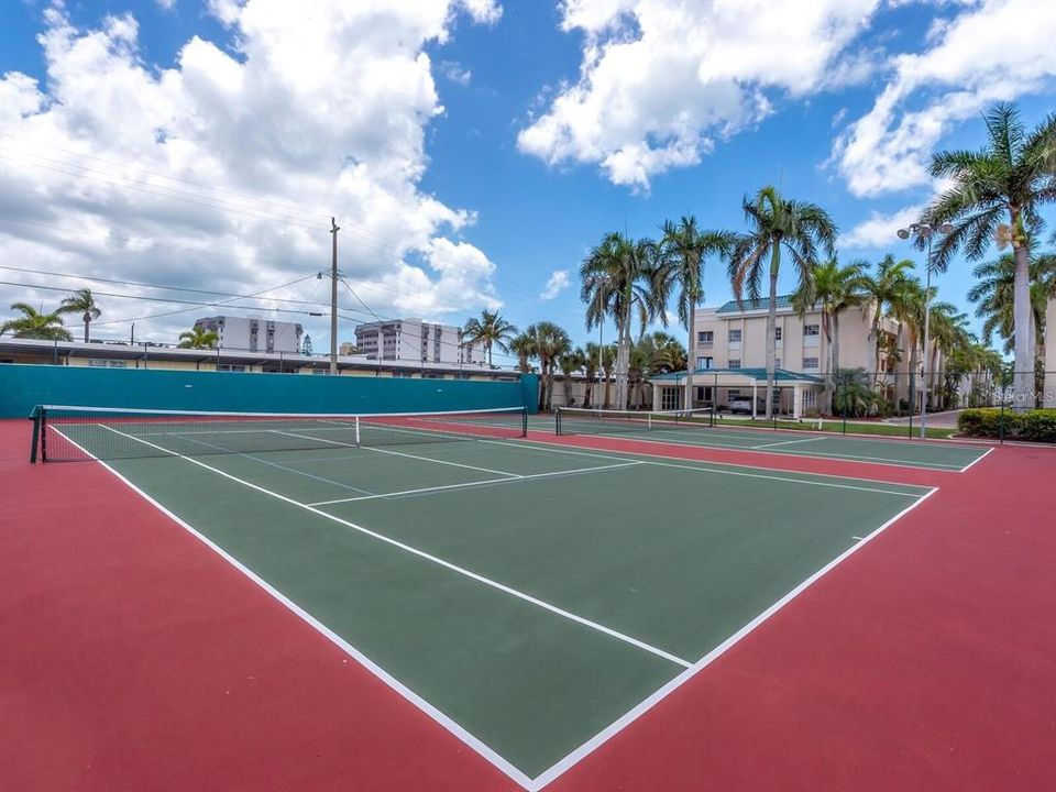 For Sale: $869,000 (2 beds, 2 baths, 1268 Square Feet)