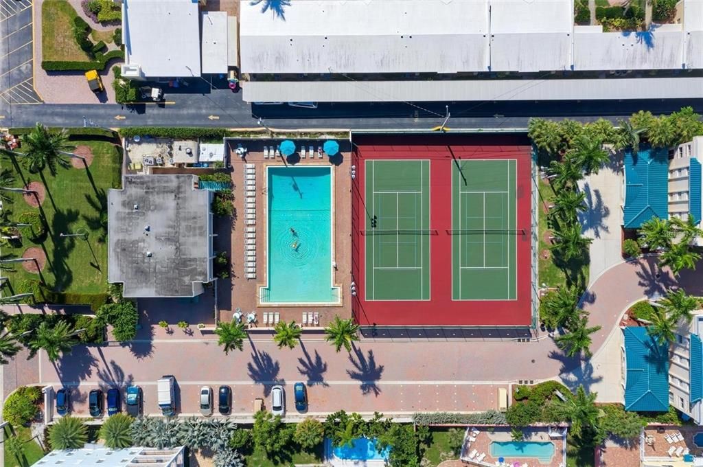 For Sale: $869,000 (2 beds, 2 baths, 1268 Square Feet)