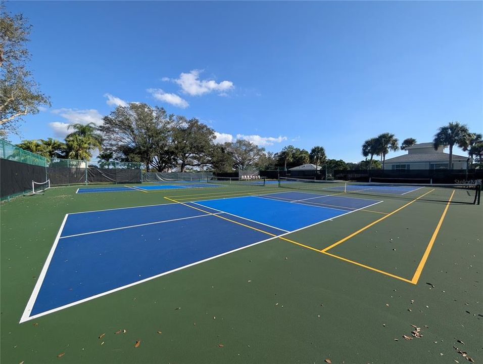 待售: $245,000 (2 贝兹, 2 浴室, 1176 平方英尺)