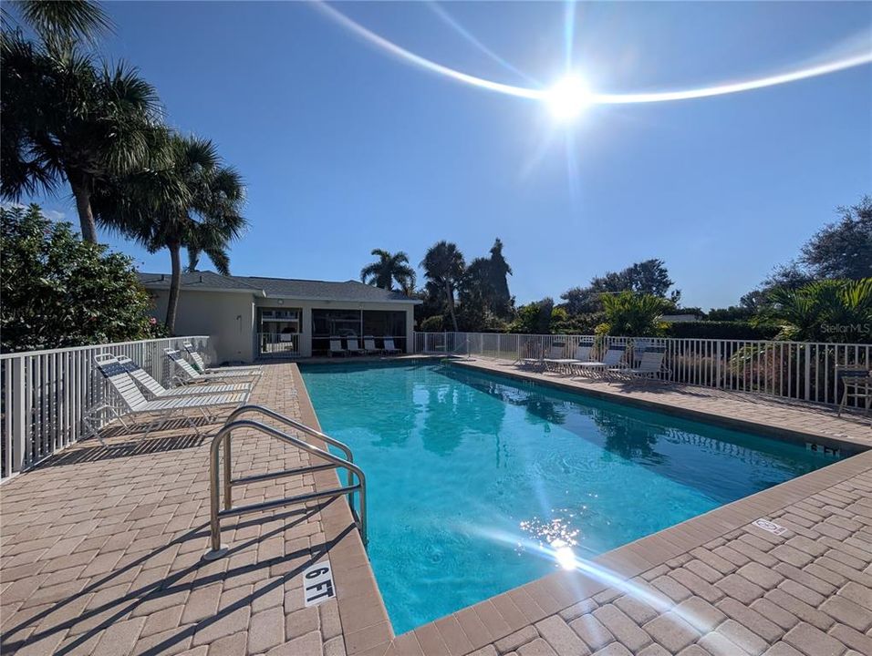 待售: $245,000 (2 贝兹, 2 浴室, 1176 平方英尺)