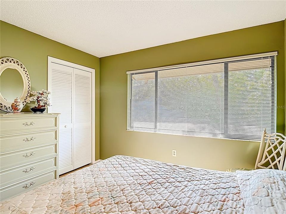 For Sale: $139,900 (2 beds, 2 baths, 1144 Square Feet)