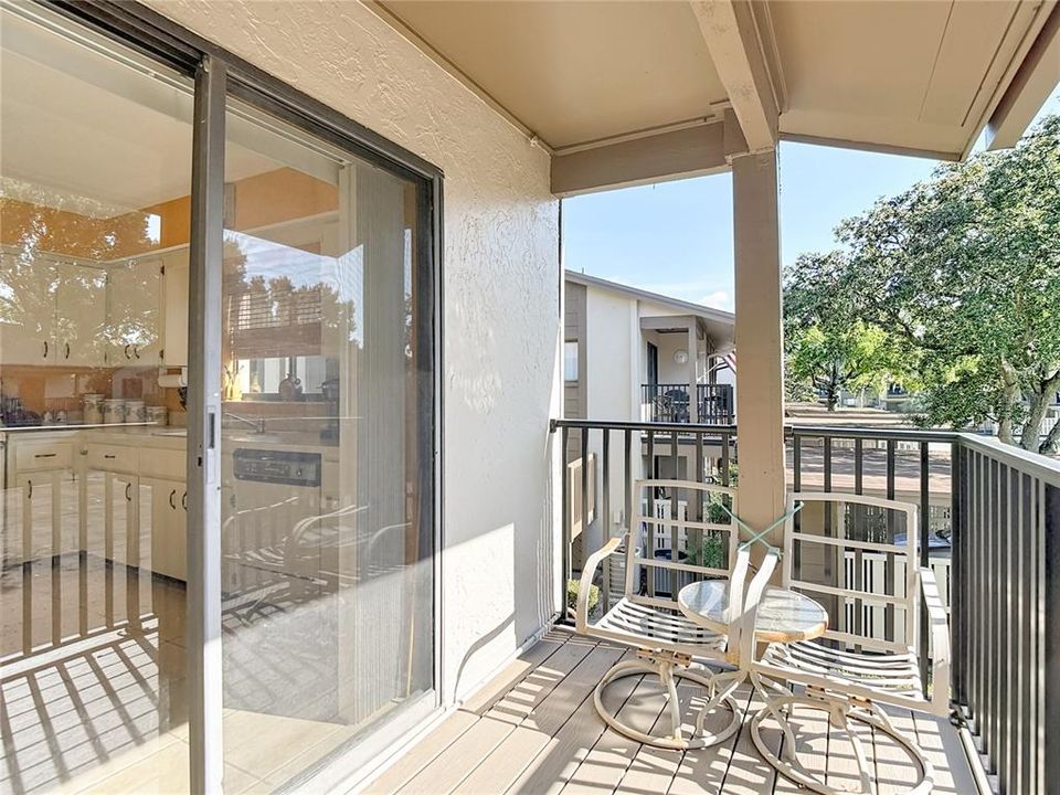 For Sale: $139,900 (2 beds, 2 baths, 1144 Square Feet)