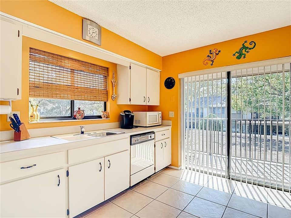 For Sale: $139,900 (2 beds, 2 baths, 1144 Square Feet)