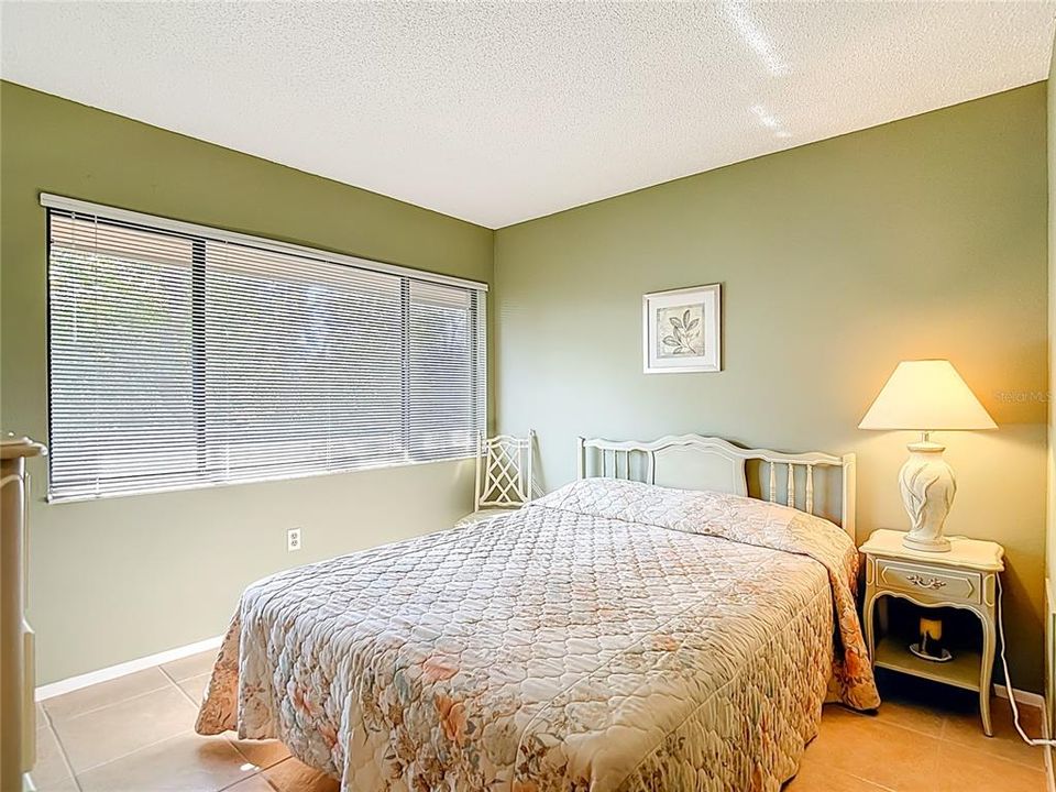 For Sale: $139,900 (2 beds, 2 baths, 1144 Square Feet)