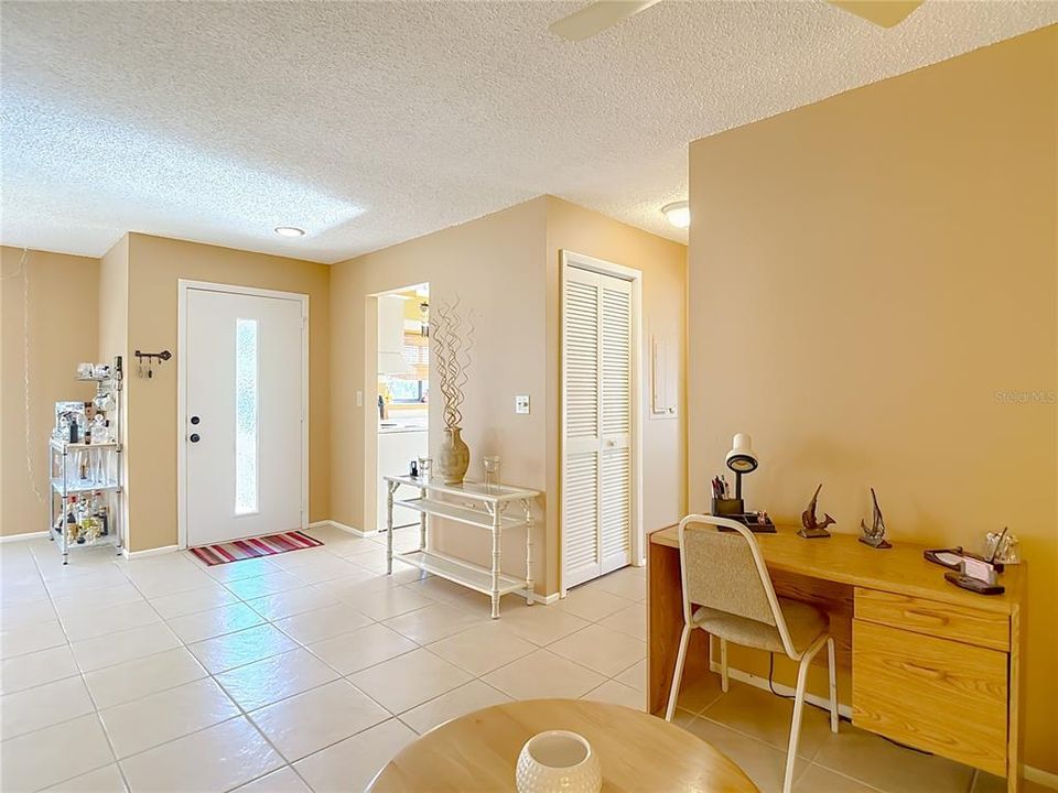 For Sale: $139,900 (2 beds, 2 baths, 1144 Square Feet)