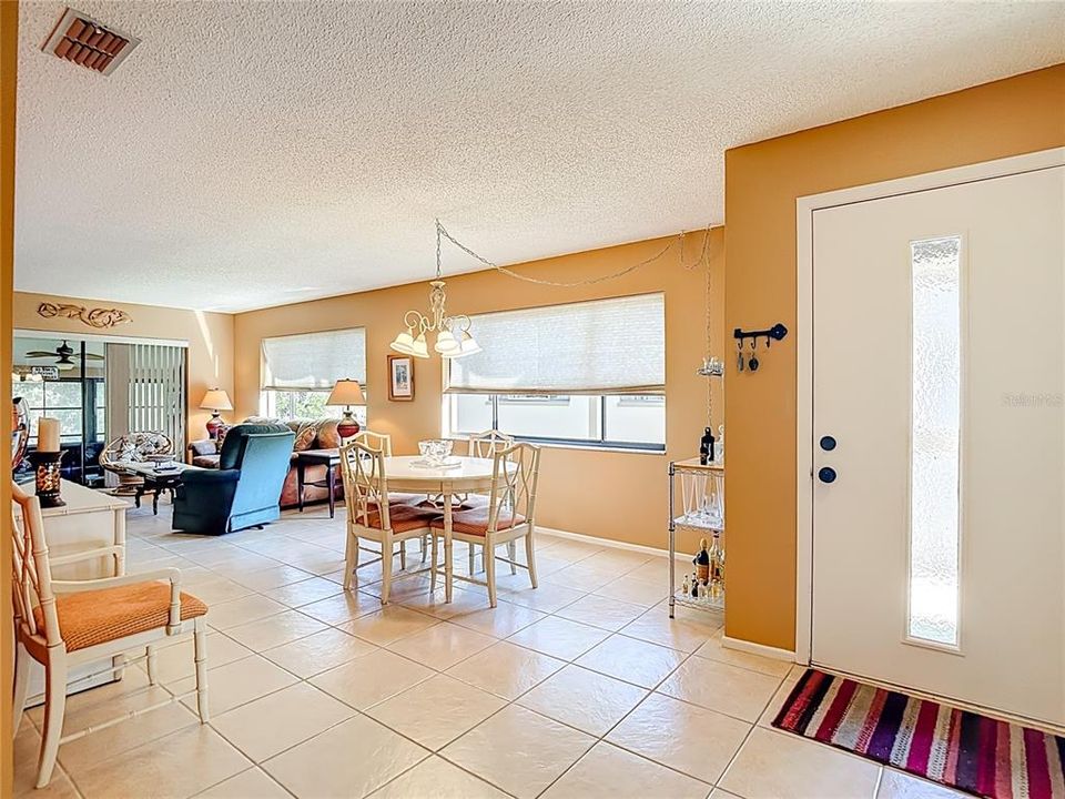 For Sale: $139,900 (2 beds, 2 baths, 1144 Square Feet)