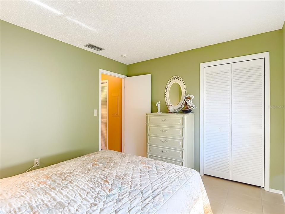 For Sale: $139,900 (2 beds, 2 baths, 1144 Square Feet)