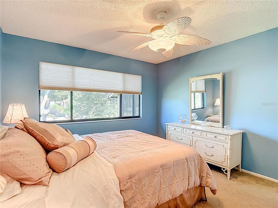 For Sale: $139,900 (2 beds, 2 baths, 1144 Square Feet)