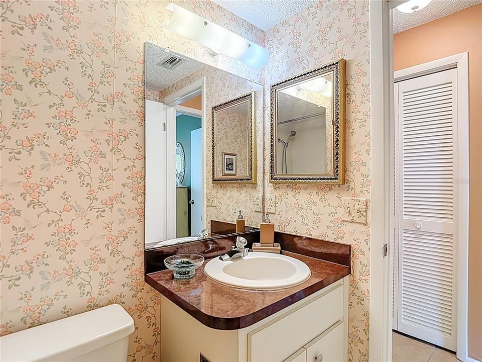 For Sale: $139,900 (2 beds, 2 baths, 1144 Square Feet)