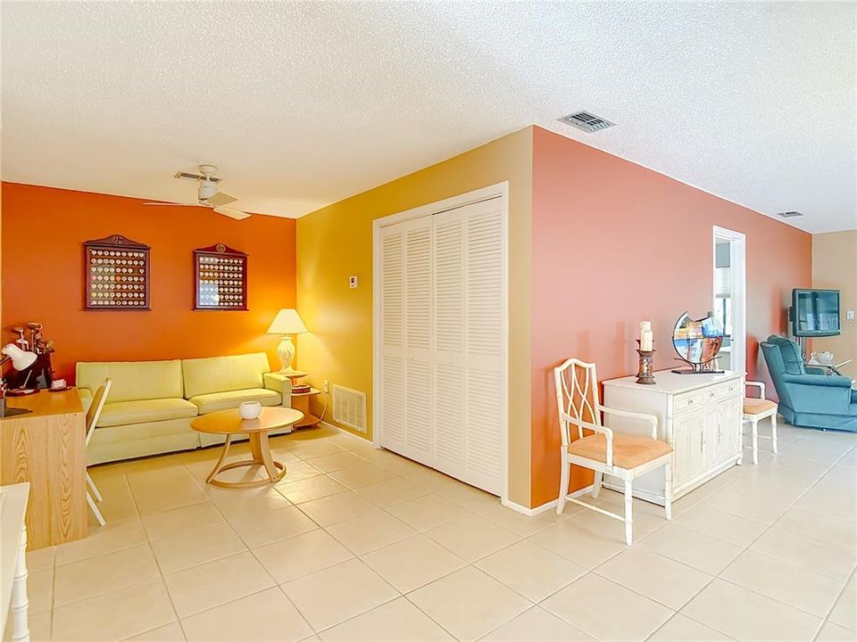 For Sale: $139,900 (2 beds, 2 baths, 1144 Square Feet)