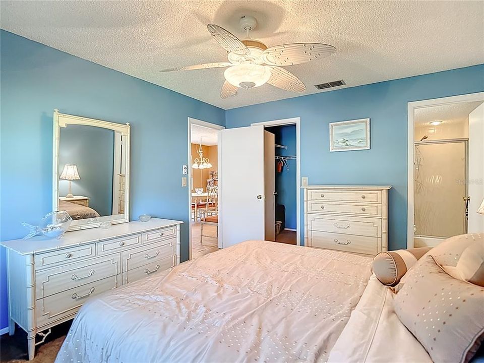 For Sale: $139,900 (2 beds, 2 baths, 1144 Square Feet)