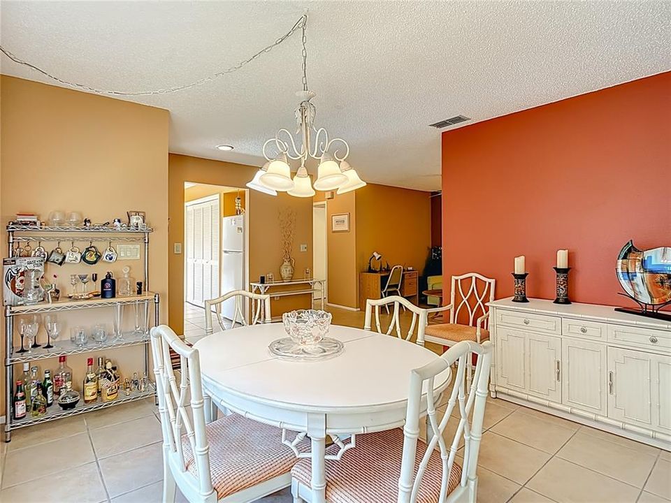 For Sale: $139,900 (2 beds, 2 baths, 1144 Square Feet)