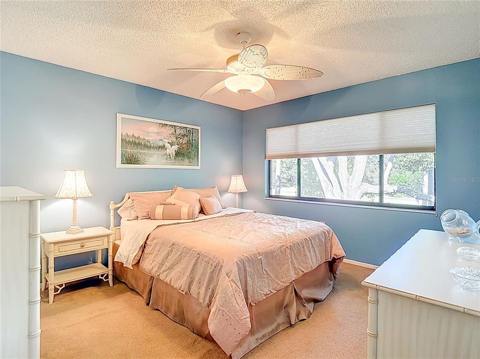 For Sale: $139,900 (2 beds, 2 baths, 1144 Square Feet)