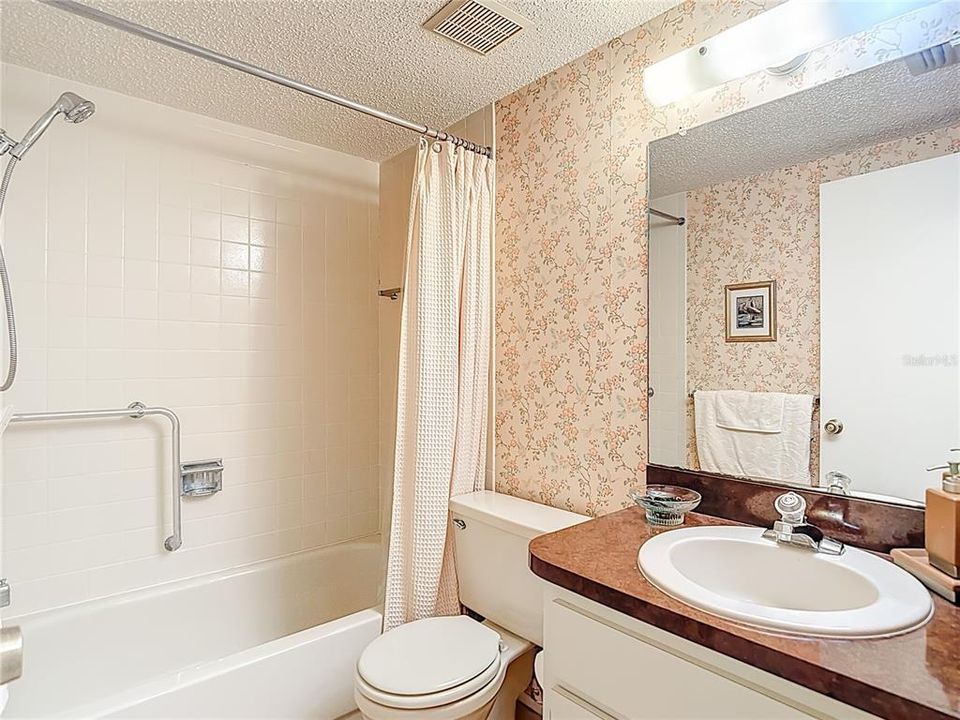 For Sale: $139,900 (2 beds, 2 baths, 1144 Square Feet)