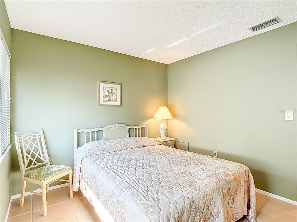 For Sale: $139,900 (2 beds, 2 baths, 1144 Square Feet)