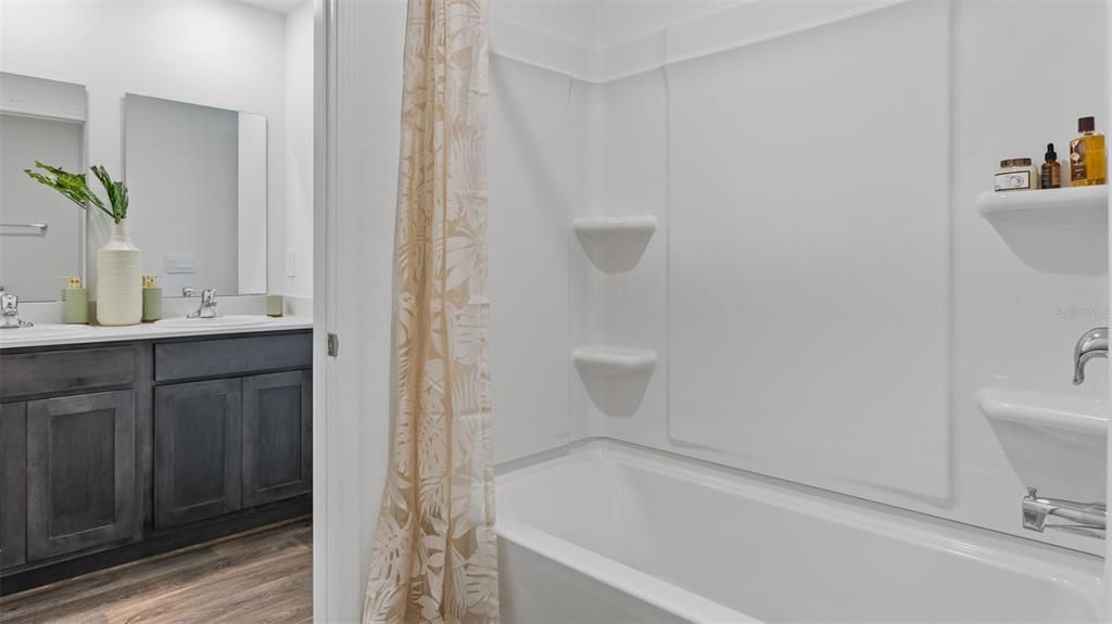 На продажу: $448,990 (5 спален, 3 ванн, 2499 Квадратных фут)