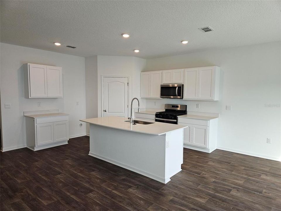 На продажу: $448,990 (5 спален, 3 ванн, 2499 Квадратных фут)