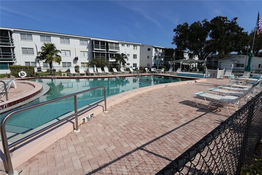 待售: $85,000 (1 贝兹, 1 浴室, 576 平方英尺)