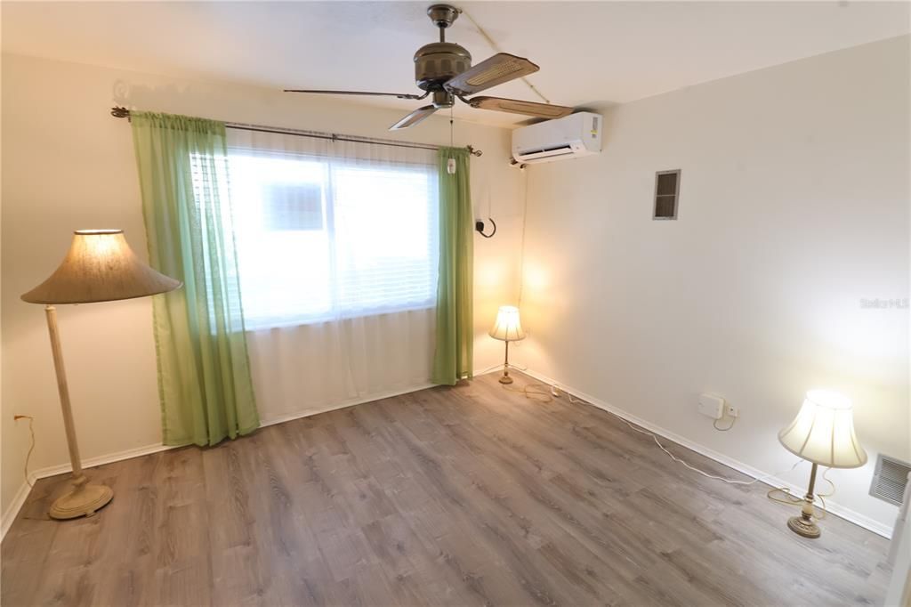 待售: $85,000 (1 贝兹, 1 浴室, 576 平方英尺)