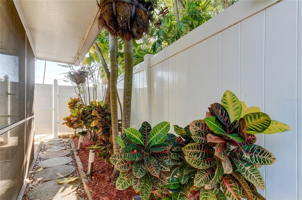 For Rent: $4,450 (3 beds, 3 baths, 1802 Square Feet)