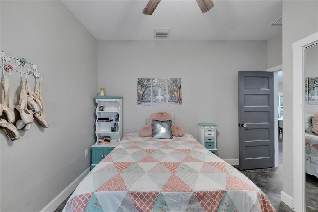 En Venta: $650,000 (6 camas, 3 baños, 3226 Pies cuadrados)