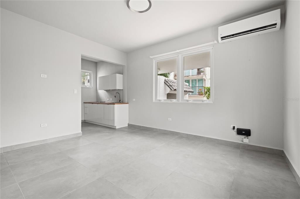 В аренду: $2,000 (1 спален, 1 ванн, 600 Квадратных фут)