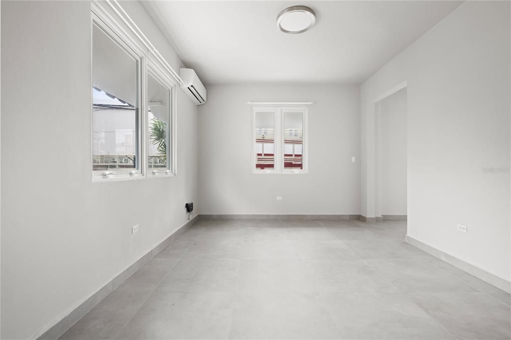 В аренду: $2,000 (1 спален, 1 ванн, 600 Квадратных фут)