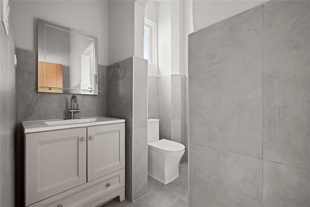 В аренду: $2,000 (1 спален, 1 ванн, 600 Квадратных фут)