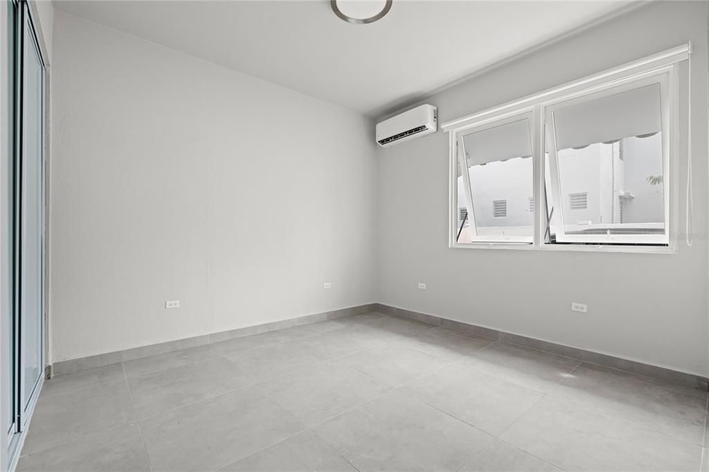 В аренду: $2,000 (1 спален, 1 ванн, 600 Квадратных фут)