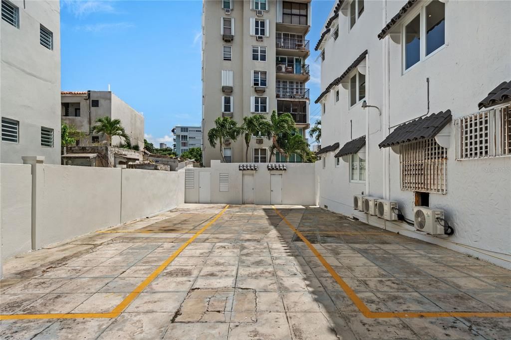 В аренду: $2,000 (1 спален, 1 ванн, 600 Квадратных фут)