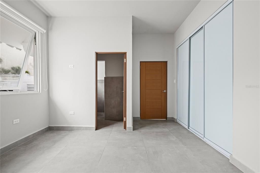 В аренду: $2,000 (1 спален, 1 ванн, 600 Квадратных фут)