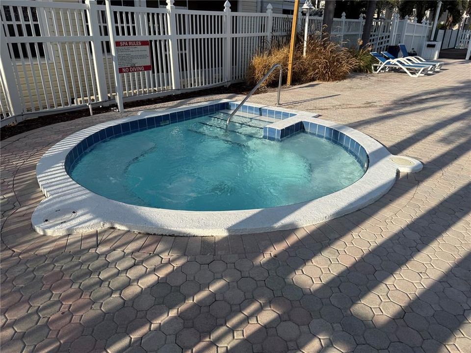 待售: $147,000 (1 贝兹, 1 浴室, 570 平方英尺)