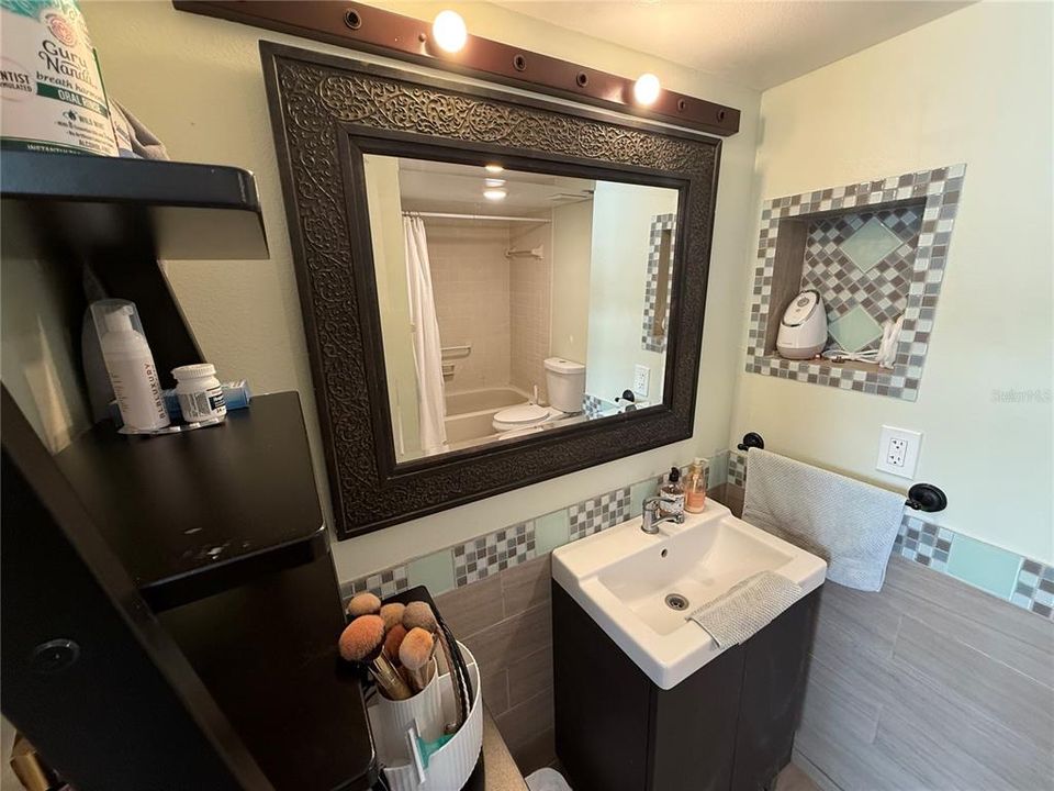 待售: $147,000 (1 贝兹, 1 浴室, 570 平方英尺)