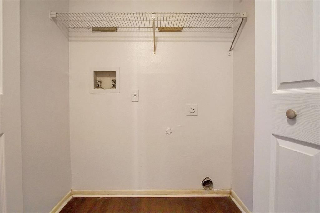 For Rent: $1,050 (1 beds, 1 baths, 635 Square Feet)