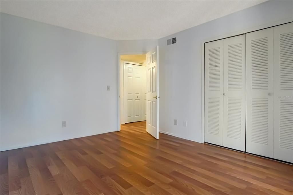 For Rent: $1,050 (1 beds, 1 baths, 635 Square Feet)