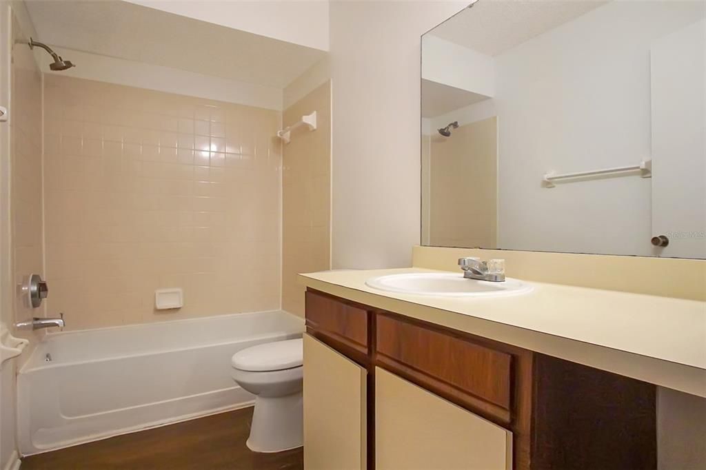 For Rent: $1,050 (1 beds, 1 baths, 635 Square Feet)