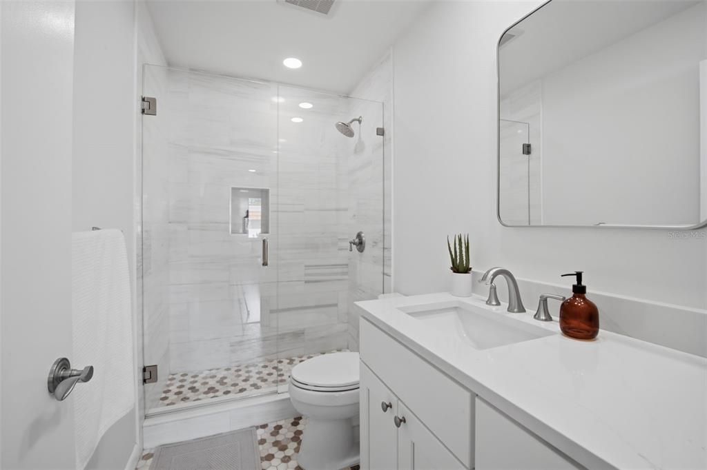 For Sale: $299,900 (2 beds, 2 baths, 1221 Square Feet)