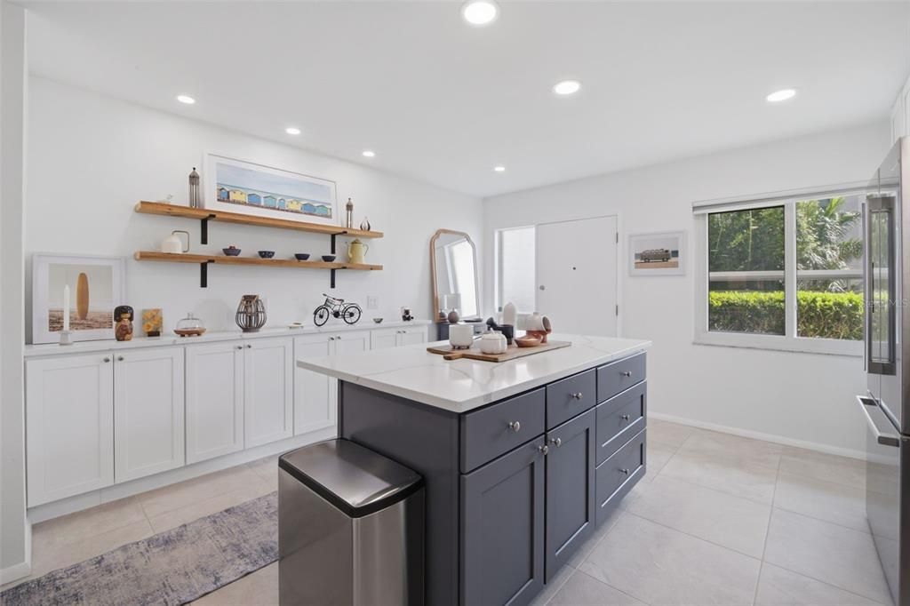 For Sale: $299,900 (2 beds, 2 baths, 1221 Square Feet)