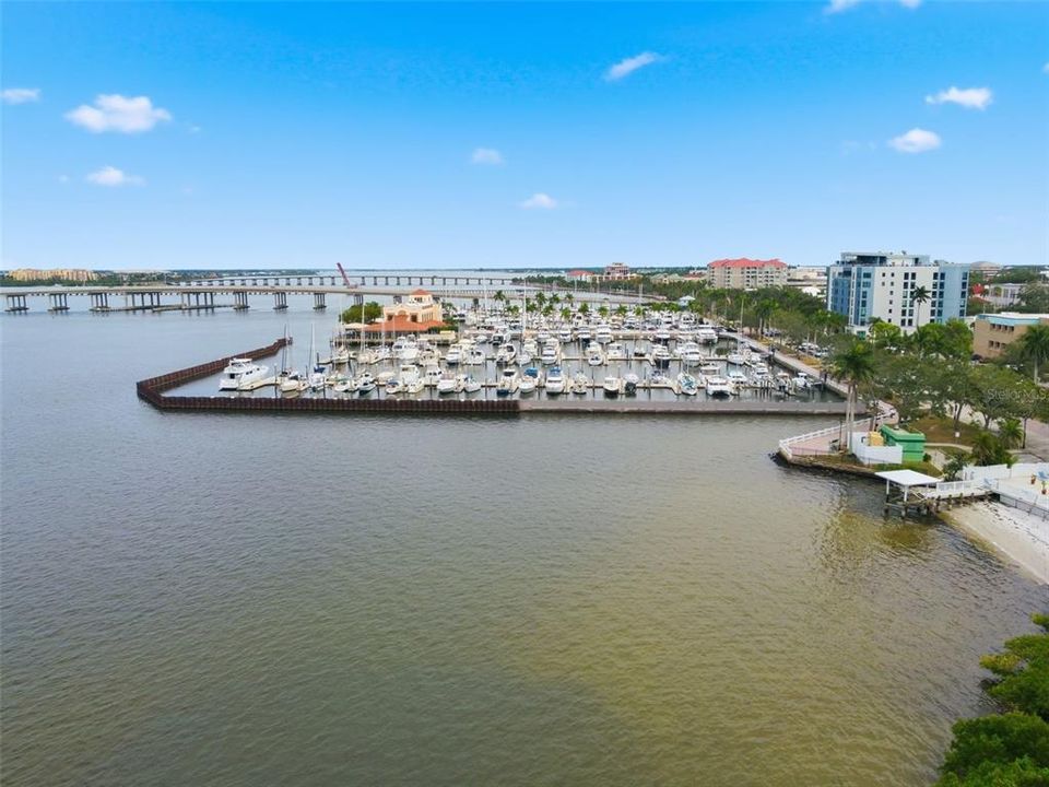 For Sale: $299,900 (2 beds, 2 baths, 1221 Square Feet)