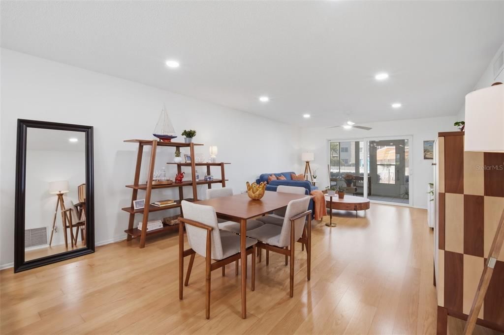 For Sale: $299,900 (2 beds, 2 baths, 1221 Square Feet)