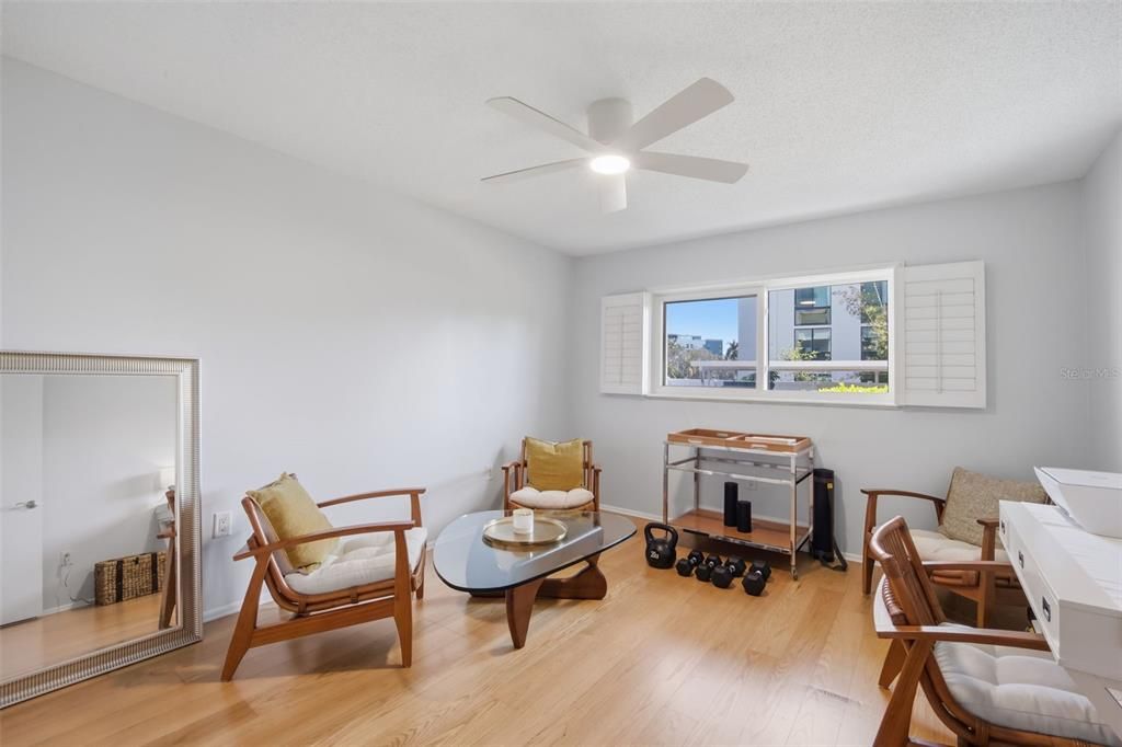 For Sale: $299,900 (2 beds, 2 baths, 1221 Square Feet)