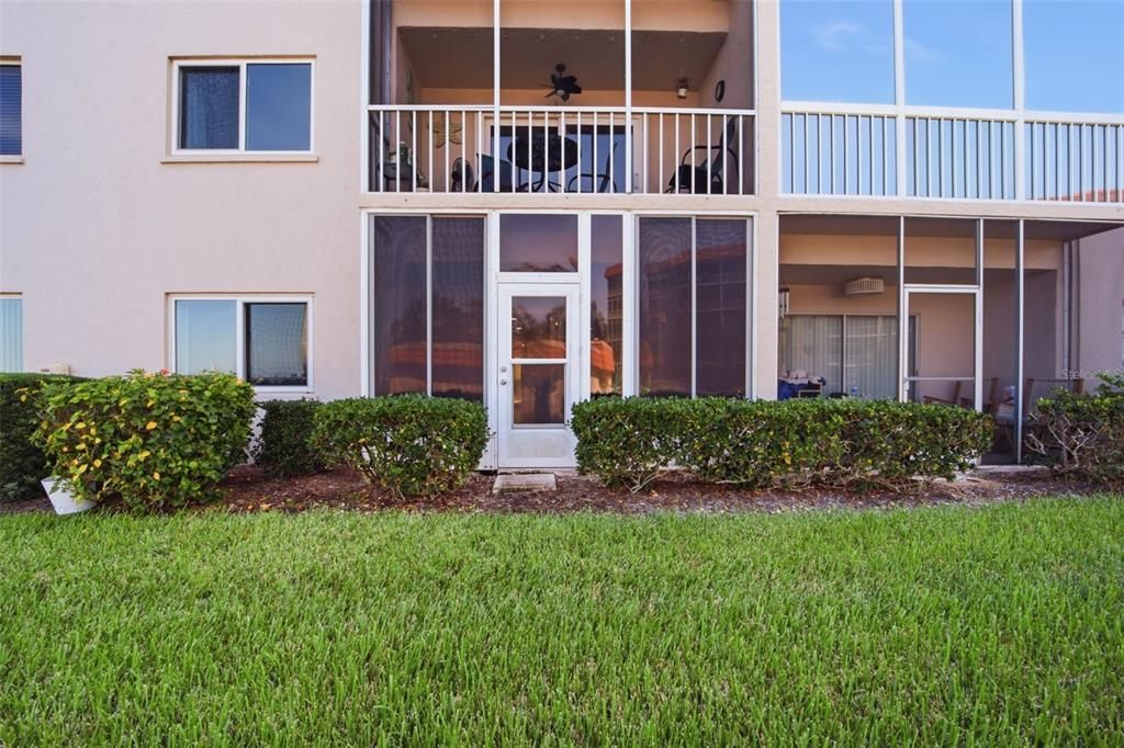 For Sale: $299,900 (2 beds, 2 baths, 1221 Square Feet)