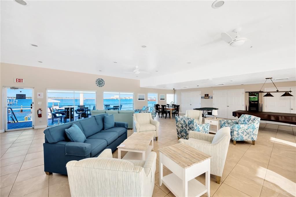 For Sale: $299,900 (2 beds, 2 baths, 1221 Square Feet)