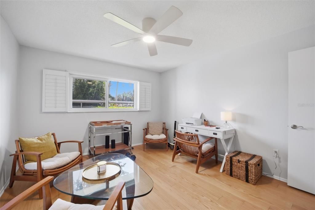 For Sale: $299,900 (2 beds, 2 baths, 1221 Square Feet)