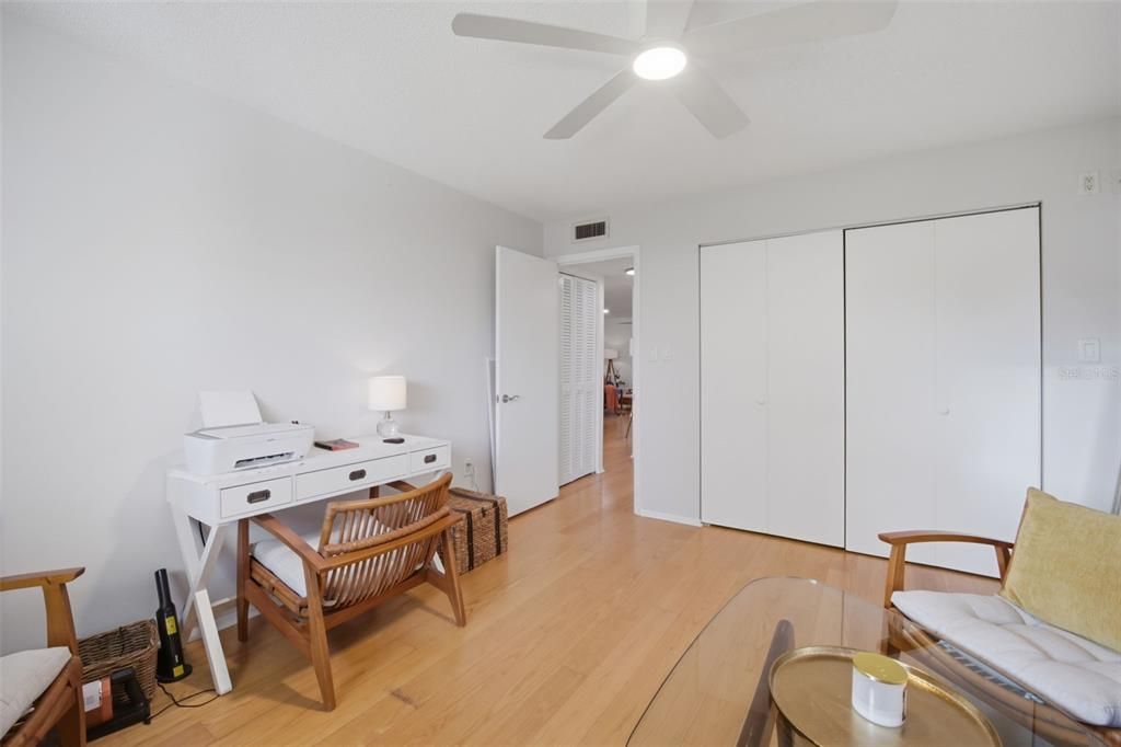 For Sale: $299,900 (2 beds, 2 baths, 1221 Square Feet)