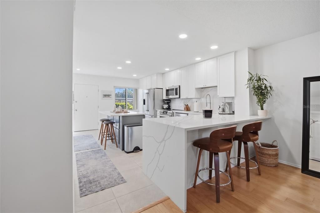 For Sale: $299,900 (2 beds, 2 baths, 1221 Square Feet)