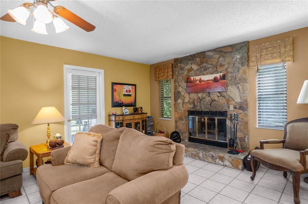 待售: $315,000 (3 贝兹, 2 浴室, 1700 平方英尺)